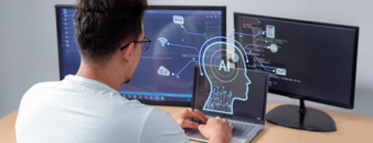 Humano realizando a supervisão de dados de inteligência artificial